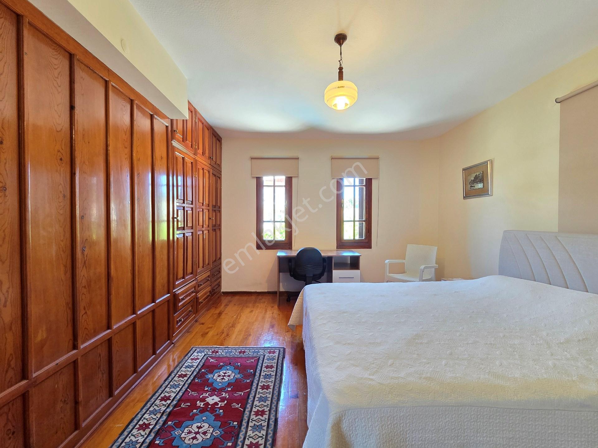 Kemer Merkez'de Denize 300 Metre 5+1 Satılık Havuzlu Villa, 260 M² - Görsel 35