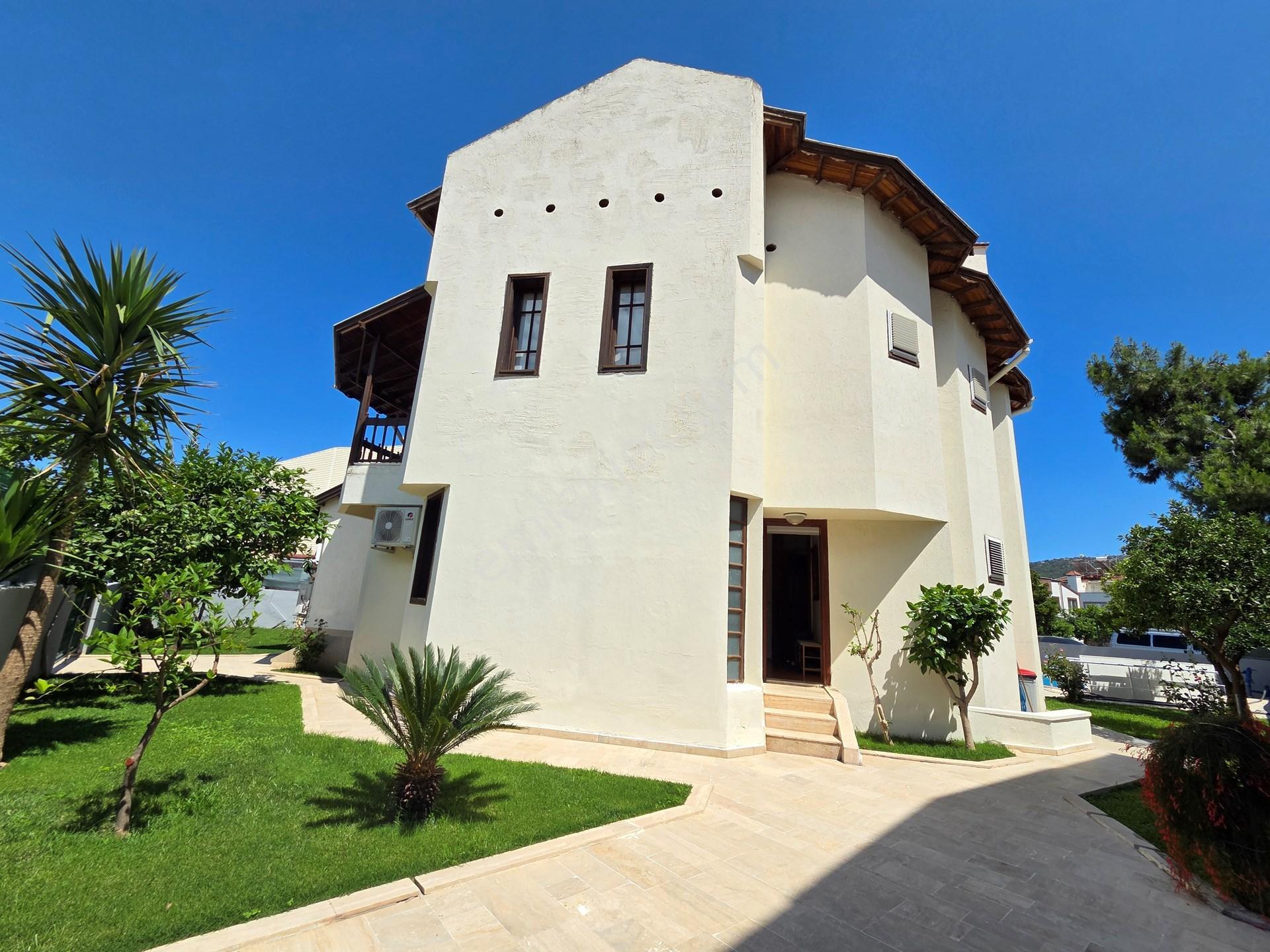 Kemer Merkez'de Denize 300 Metre 5+1 Satılık Havuzlu Villa, 260 M² - Görsel 10