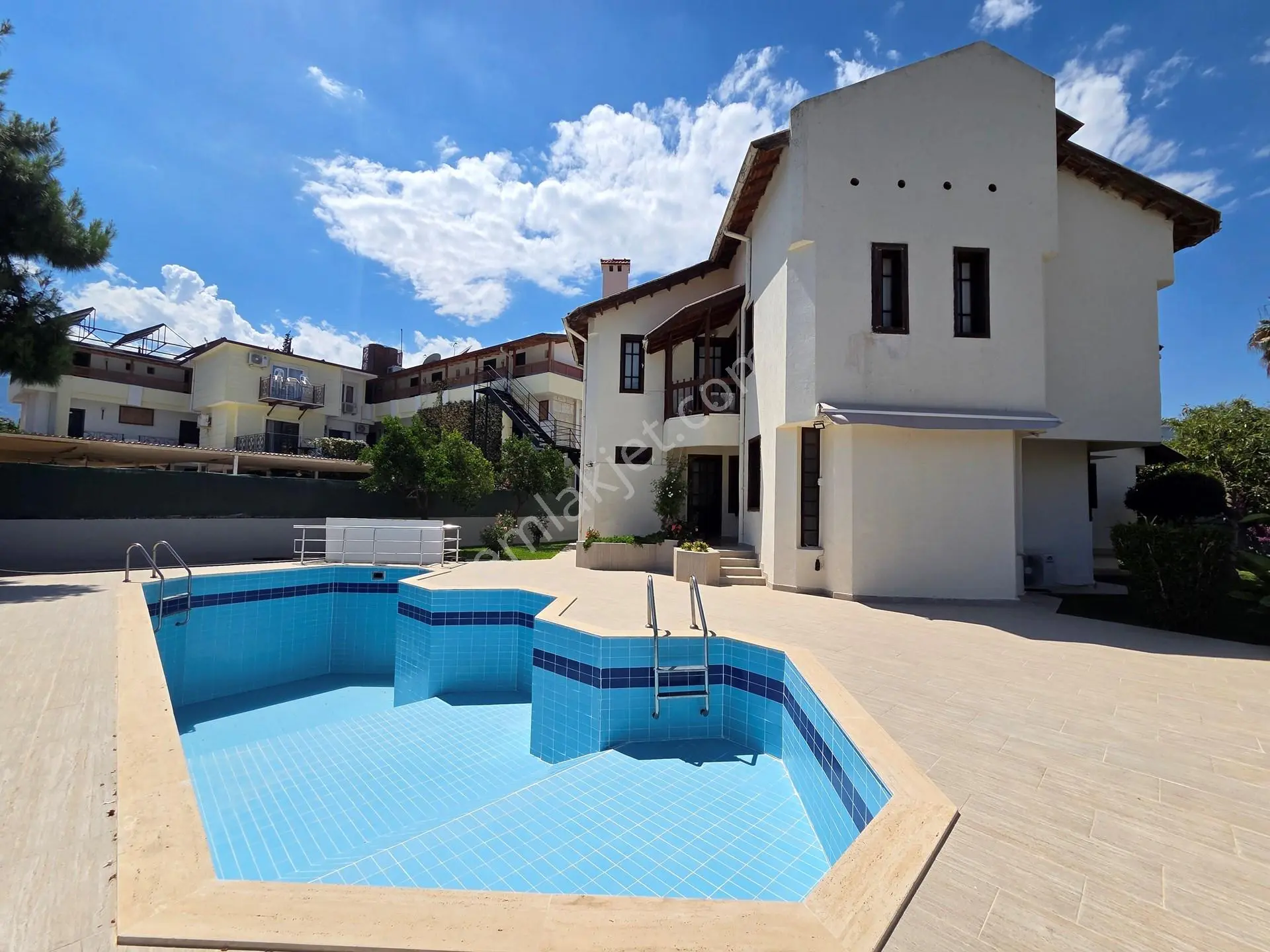 Kemer Merkez'de Denize 300 Metre 5+1 Satılık Havuzlu Villa, 260 M² - Görsel 5