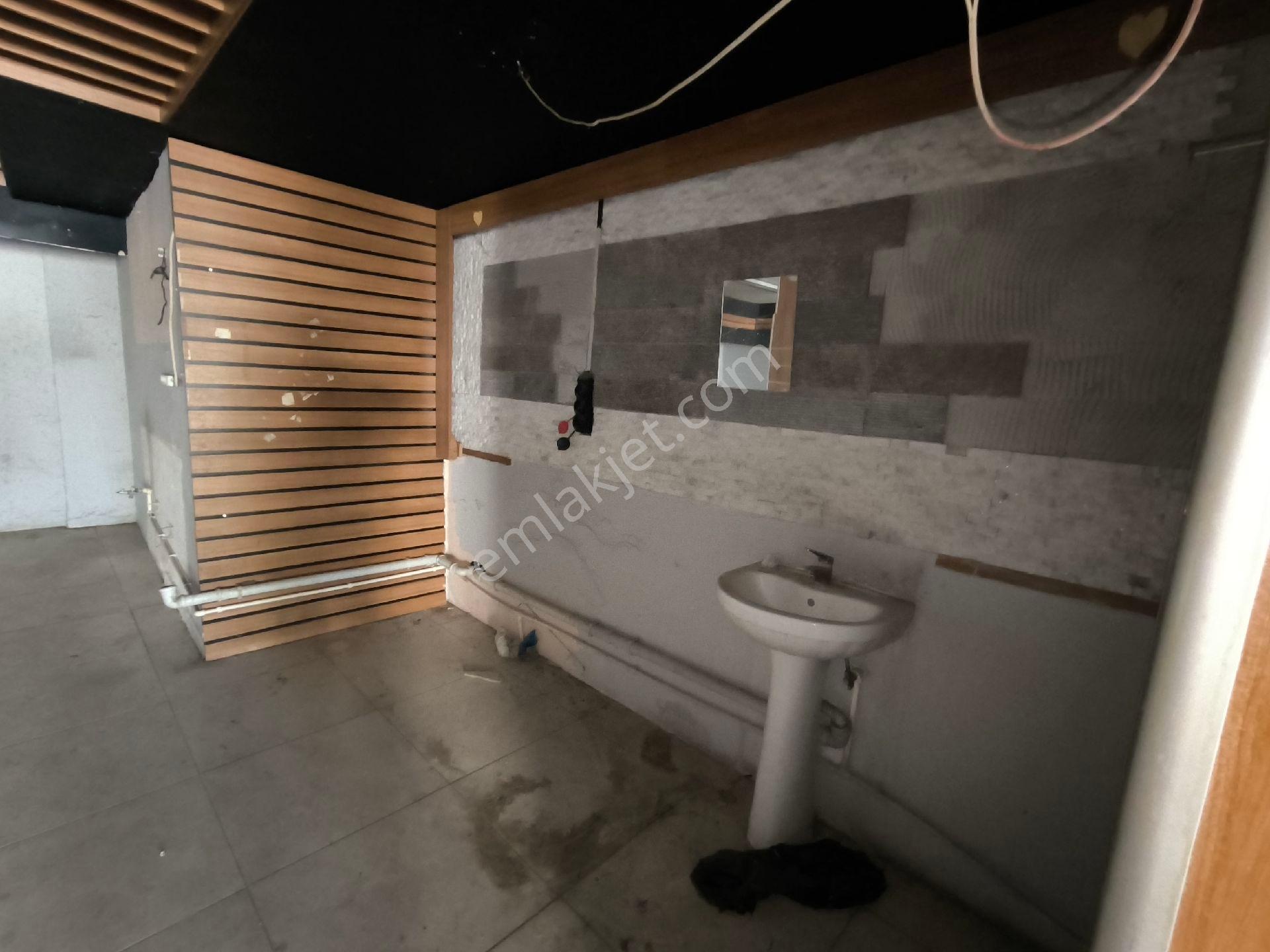 Alaşehir Sarıkız Meydaninda Kiralık Dükkan Mağaza - Görsel 11