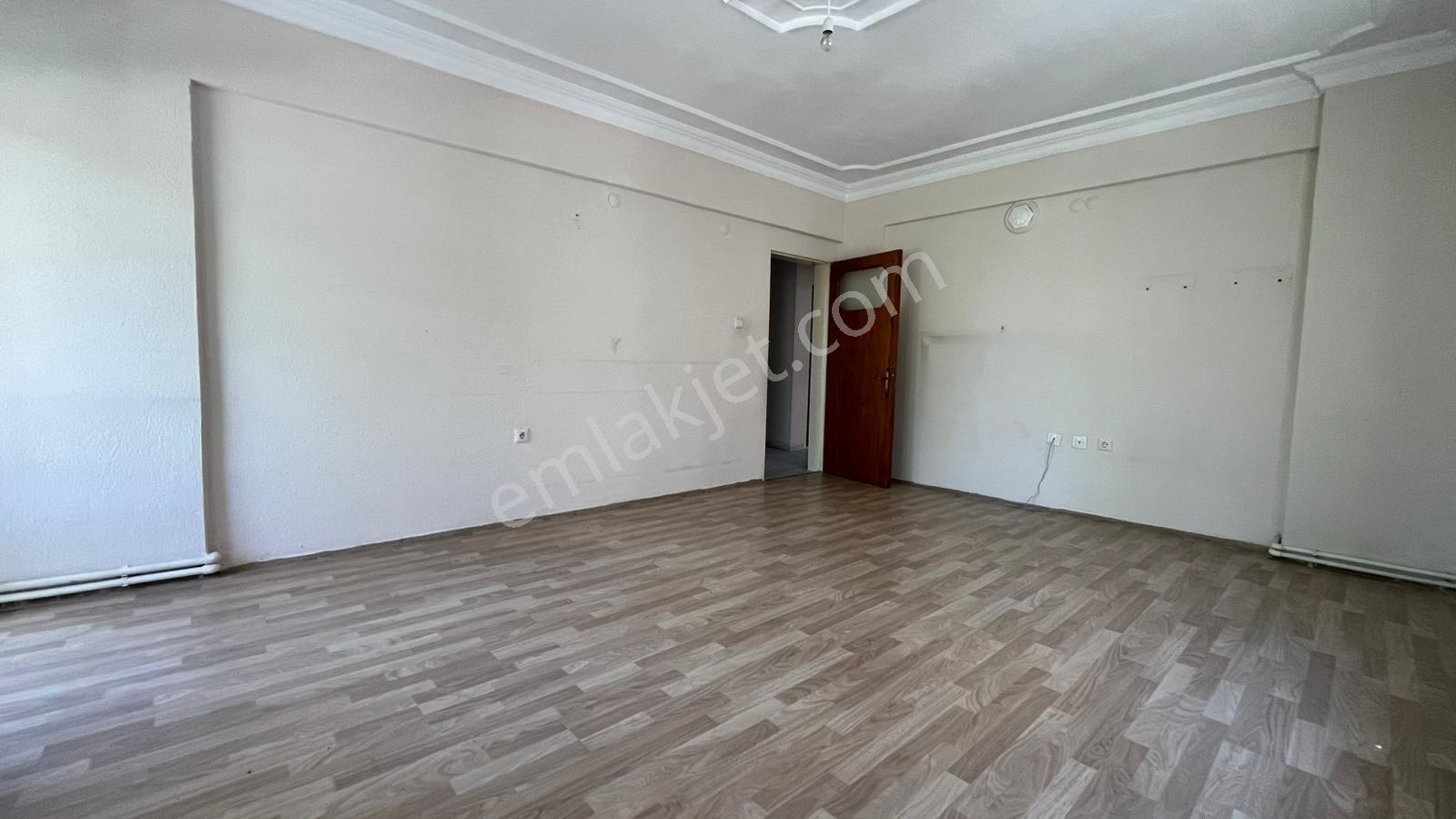 Ayazmana Mahallesi Cadde Üzerinde Asansörlü Kiralık 3+1 Daire - Görsel 2