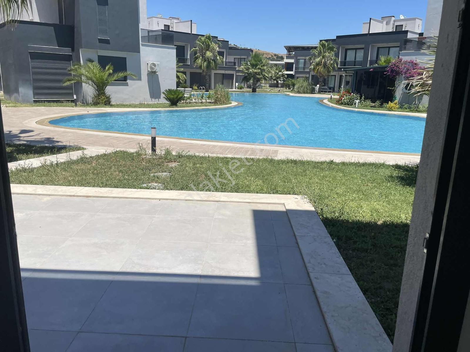 Bağyeri Evlerinde Havuzbaşında Kiralık Villa - Görsel 11