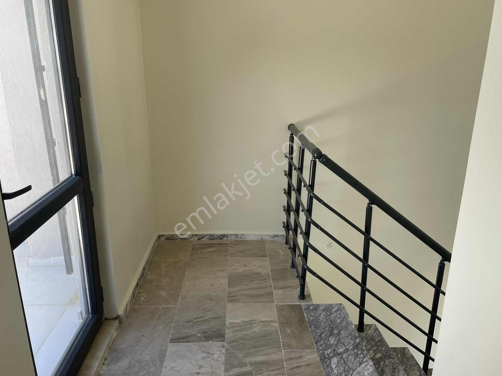 Bağyeri Evlerinde Havuzbaşında Kiralık Villa - Görsel 2