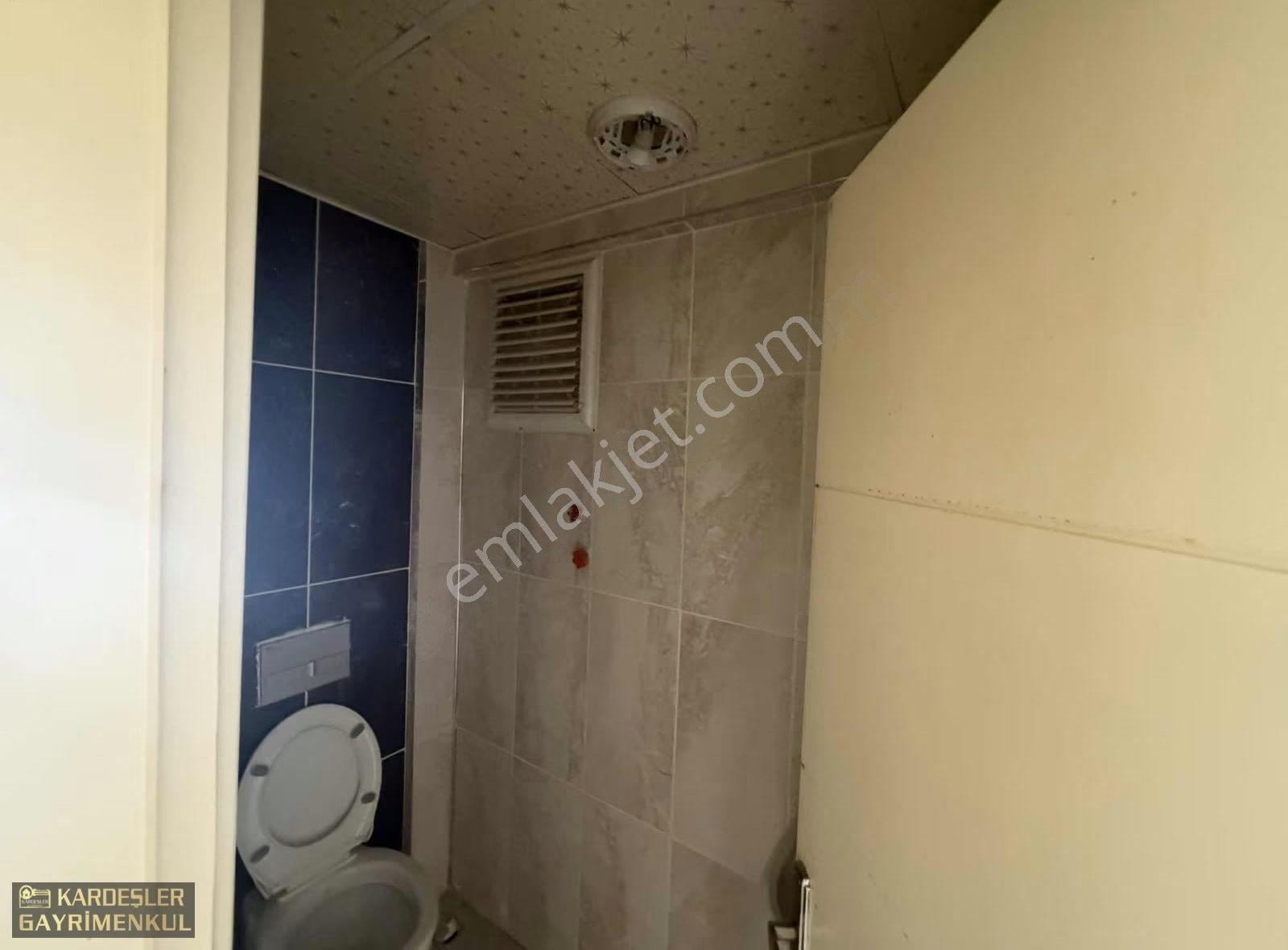 Cumhuriyet Mahallesinde Kiralık Geniş 3+1 Daire - Görsel 2