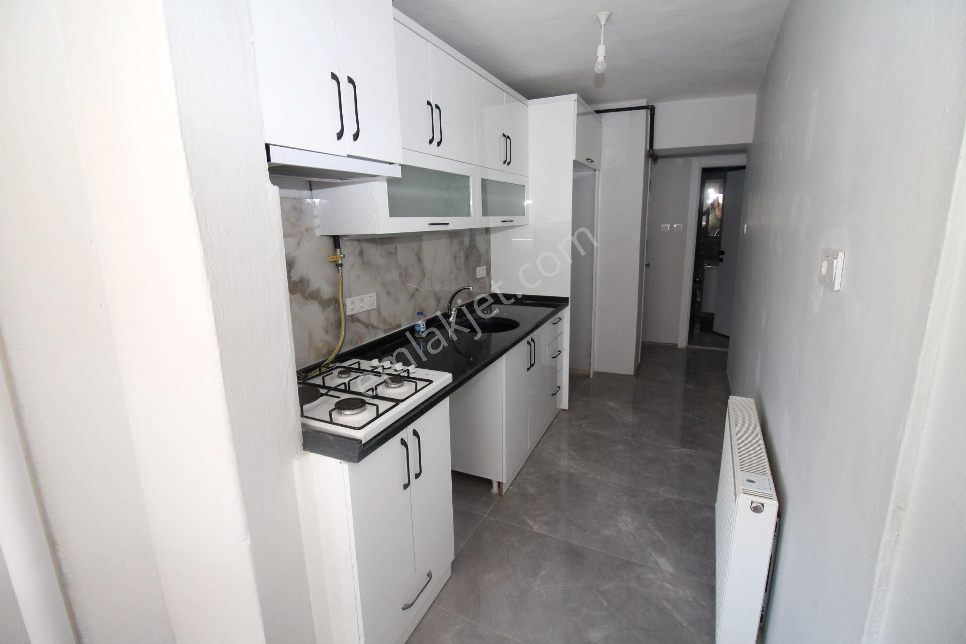 Göztepe Metro Karşısı Düz Ayak Komple Tadilatlı 2+1 Satılık - Görsel 8