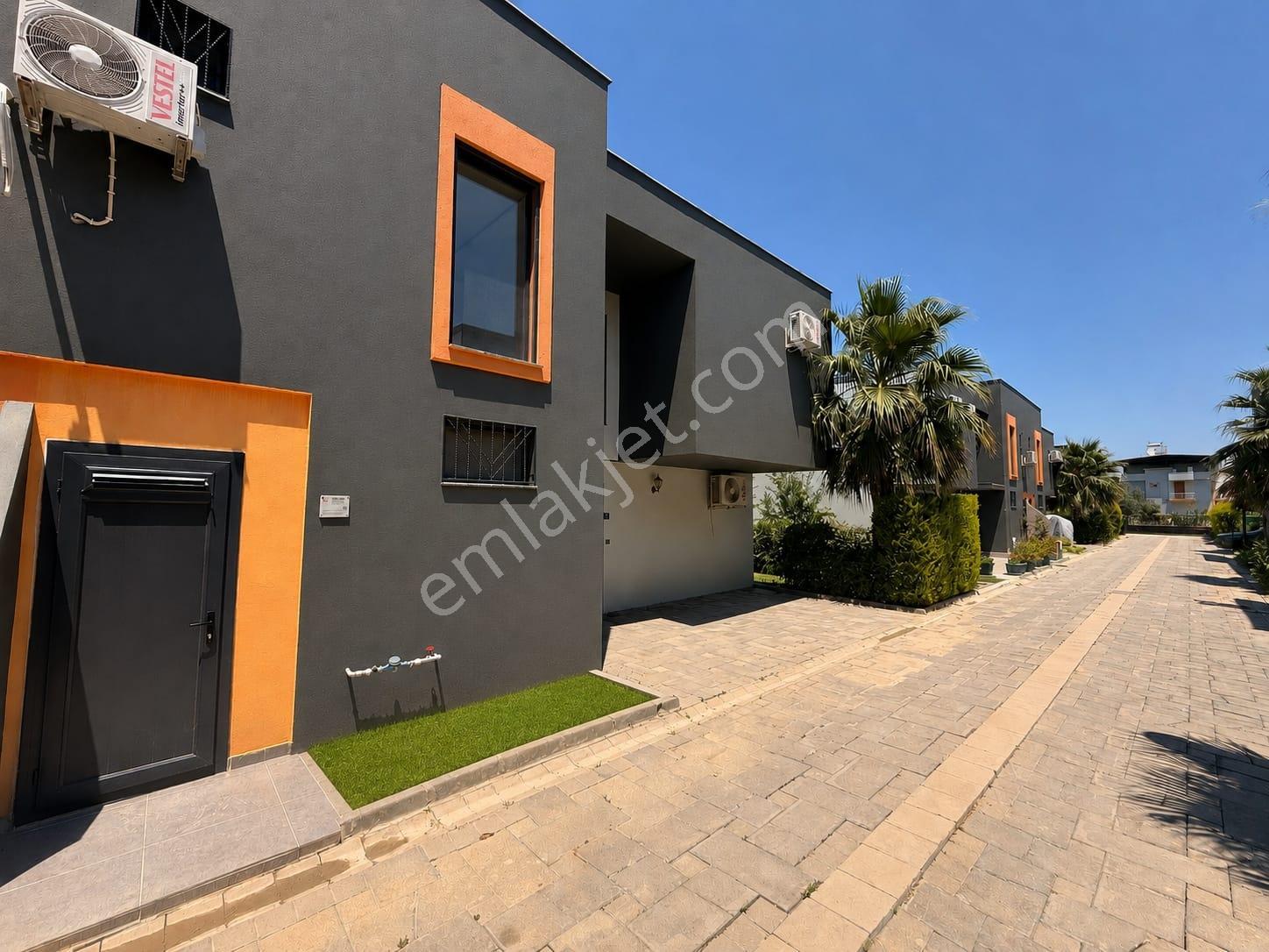 Kuşadası Soğucakta Denize Yürüme Mesafesinde 3+1 Satılık Villa! - Görsel 3