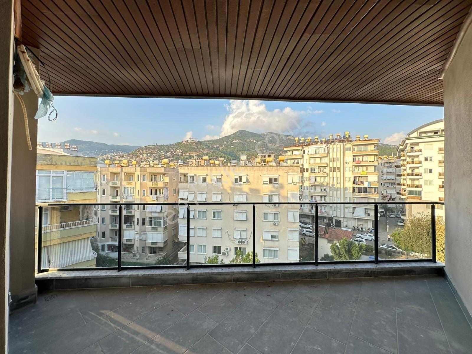 Alanya Merkezde Denize 400 Metre Mesafede Modern 2+1 Satılık Dubleks - Görsel 13
