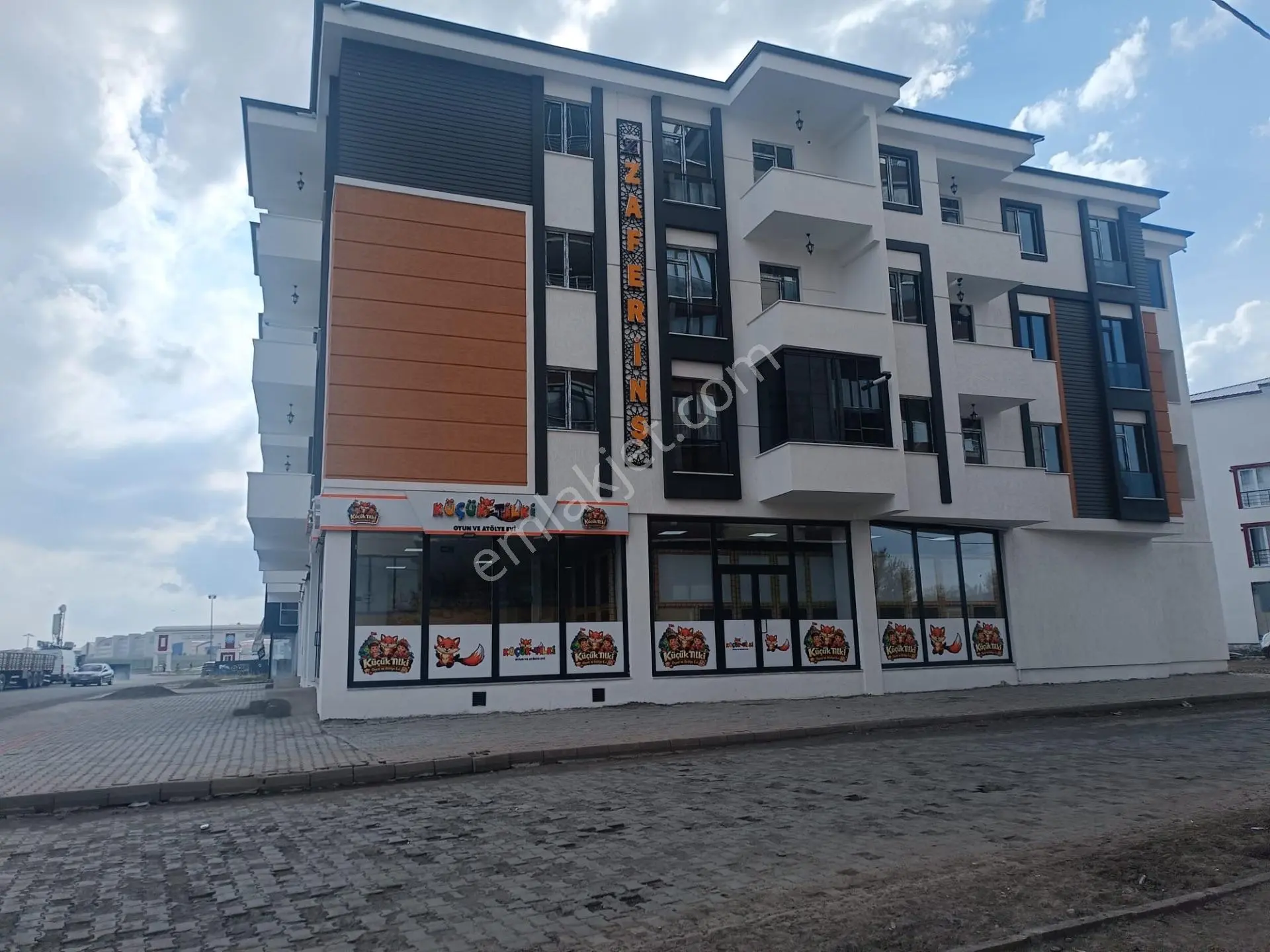 Üniversite Giriş Kapısı Hemen Önü 1+1 Lüzumlu Daire - Görsel 3