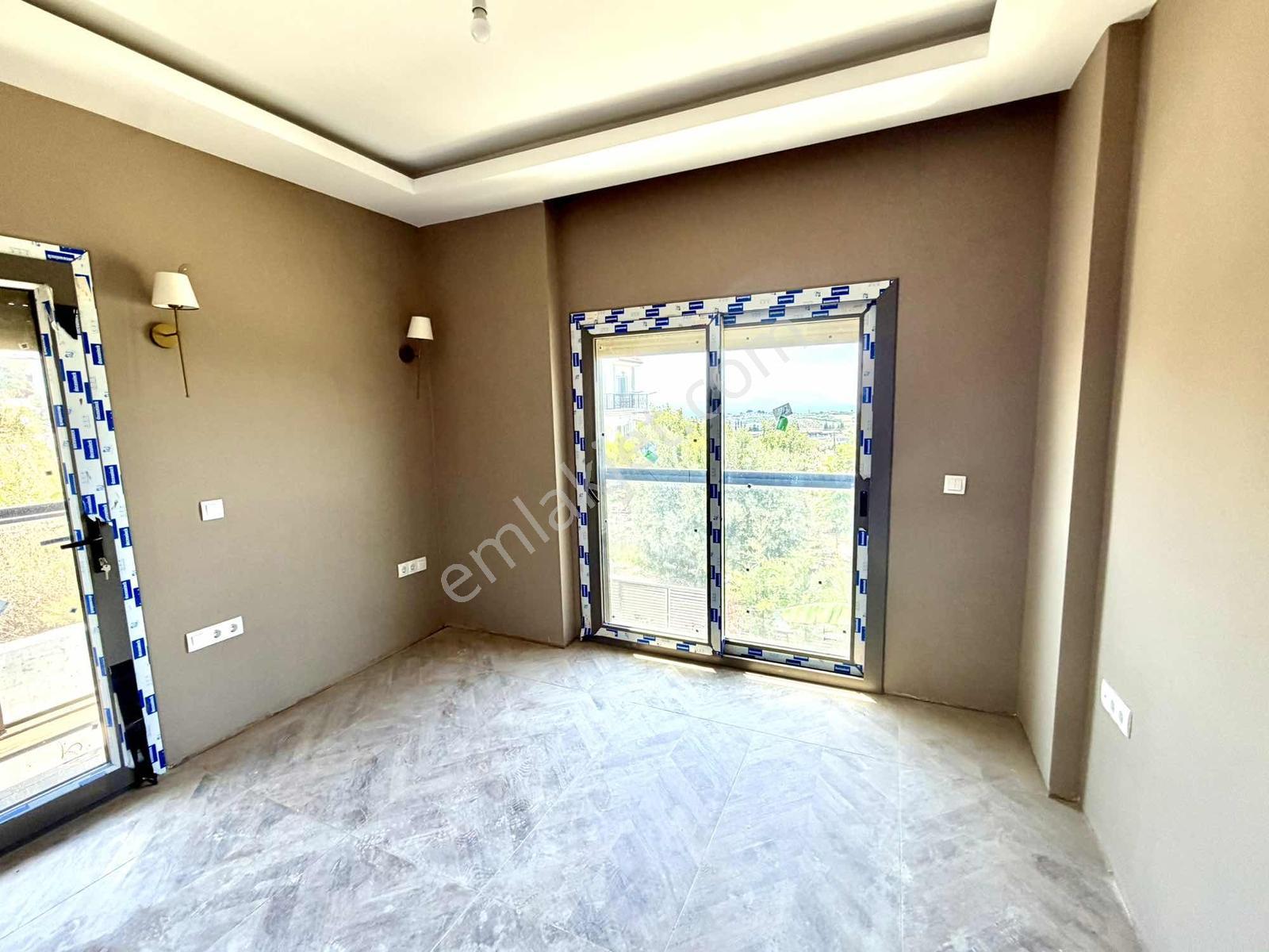 Kuşadası Yaylaköy'de Deniz Manzaralı Hamam Saunalı Villa - Görsel 20