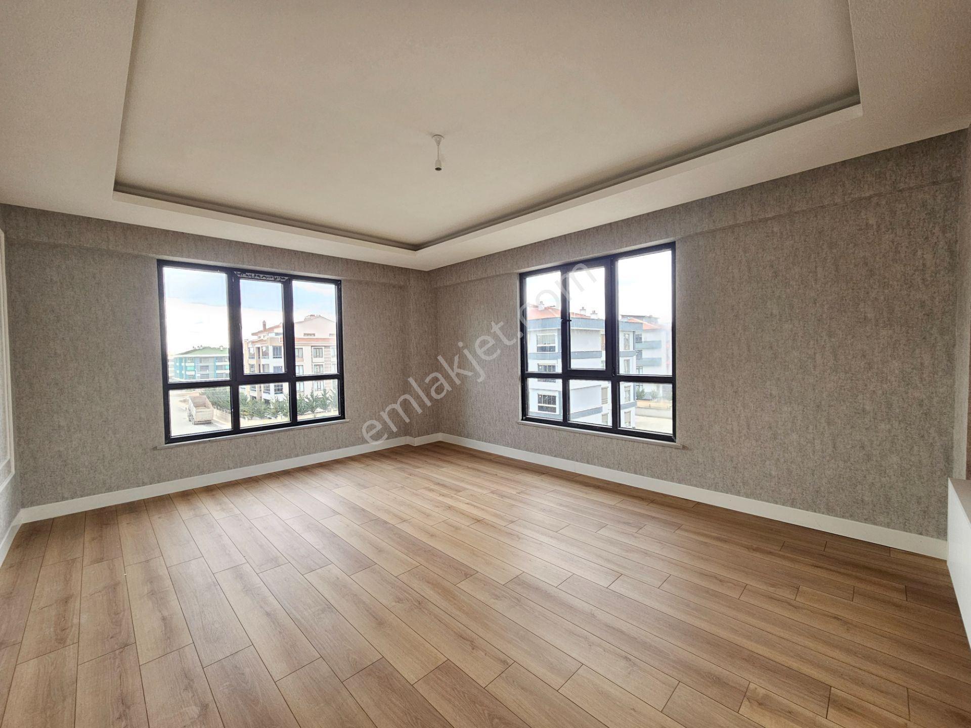 Kızartma Balkonlu Yemek Odalı Site İçi 3+1 Ultra Lüks Daireler - Görsel 23