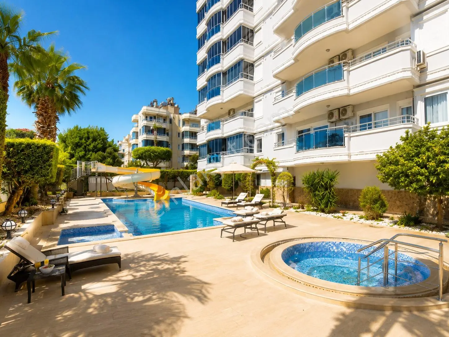 Alanya Mahmutlar’da Denize Sıfır, Full Deniz Manzaralı 2+1 Daire - Görsel 4