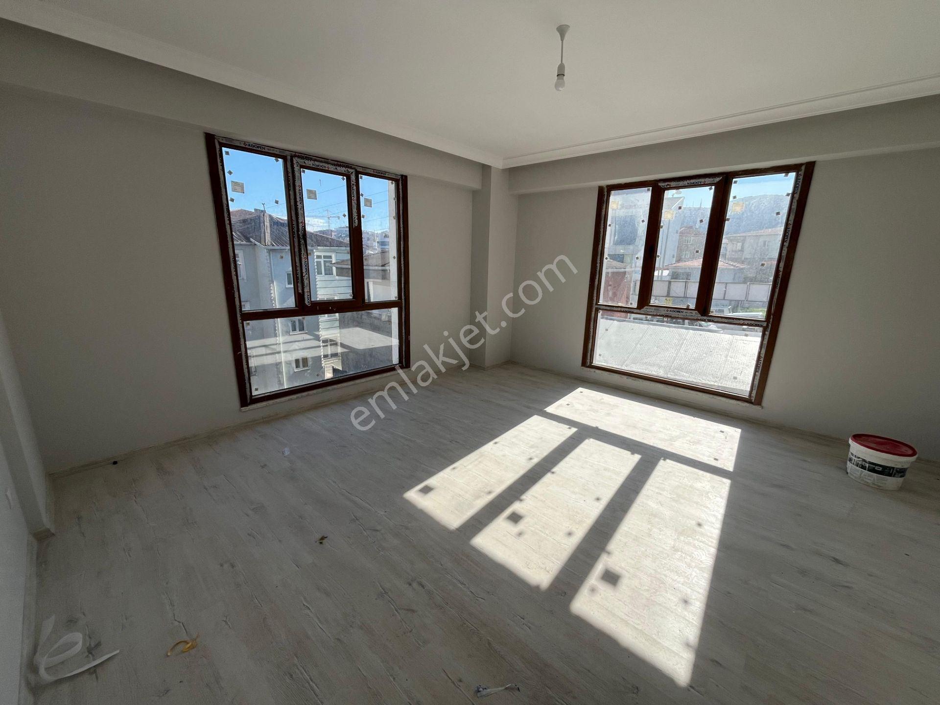 Sultanbeyli Ferah Caddesi'nde Geniş Ve Ferah 3+1 Kiralık Daire - Görsel 6