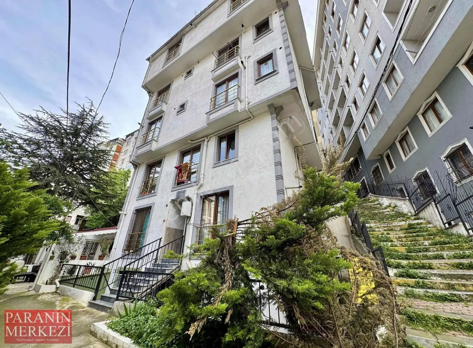 Ana Cadde Üstünde Nezıh Bölgede Eşyalı 1+1 Daire