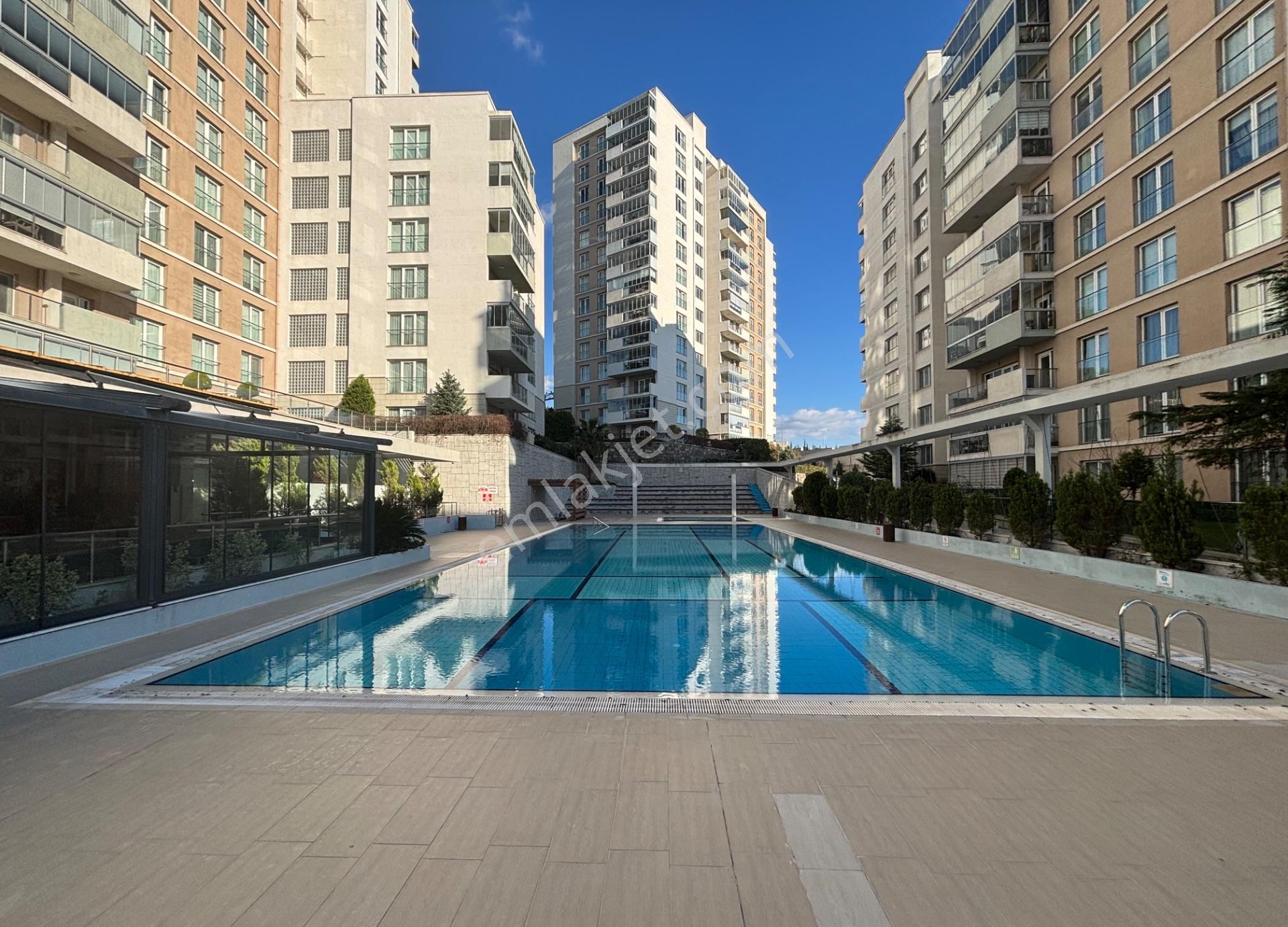 Oyak Buca 2.etap'ta 3 Cepheli Bahçe Kullanımlı Satılık 3+1 Daire