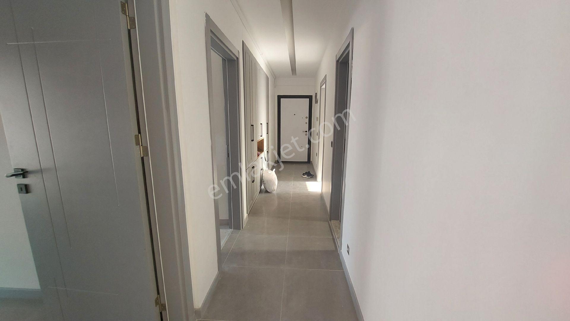Kuşadası Değirmendere De Havuzlu Sitede Yerden Isıtmalı Kiralık 3+1 150 Daire - Görsel 18