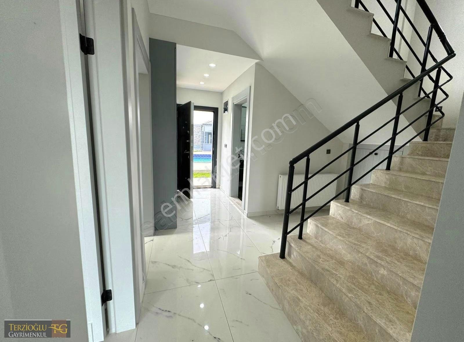 Terzioğlundan Gürede Havuzlu Sitede Denize 300 Mt 5+1 Lüks Villa - Görsel 10