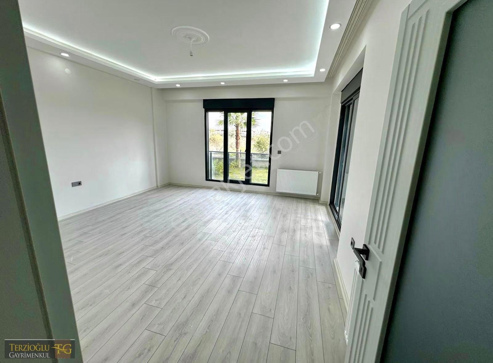 Terzioğlundan Gürede Havuzlu Sitede Denize 300 Mt 5+1 Lüks Villa - Görsel 9