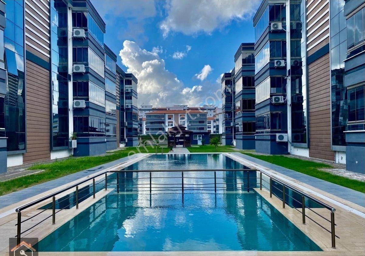 Günay Emlak'tan Satılık Torbalıda Havuzlu Site İçerisinde 3+1 165 M2 Doğalgazlı Lüks Daire
