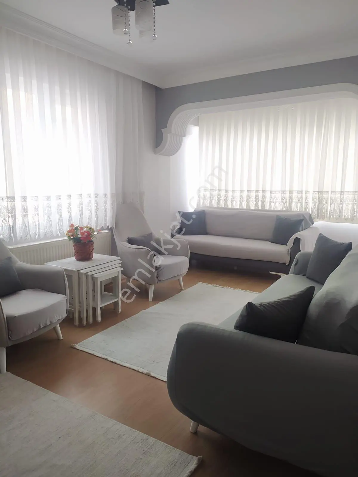 Memura Full Eşyalı Bayrampaşa Yenidoğan Mahallesinde/ 2+1/80m2/3 Kat /kiralık Daire