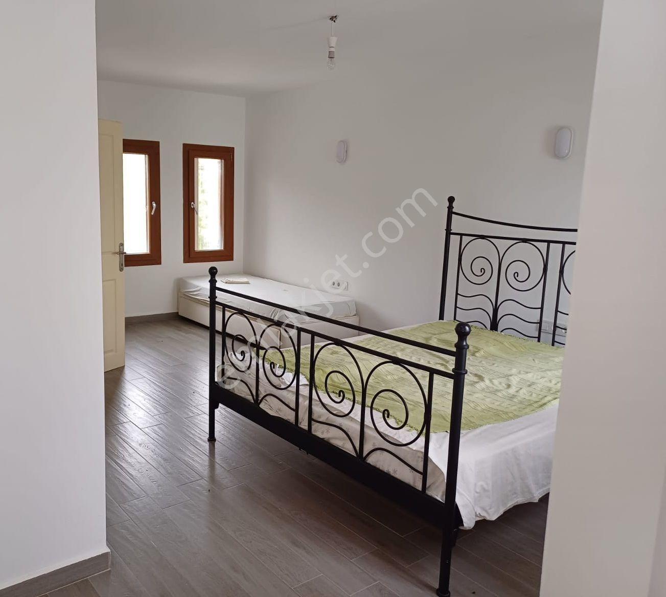 Yahşi Kartur Sitesinde Plajlı Bahçeli Bakımlı Full Eşyalı 4+1 - Görsel 10