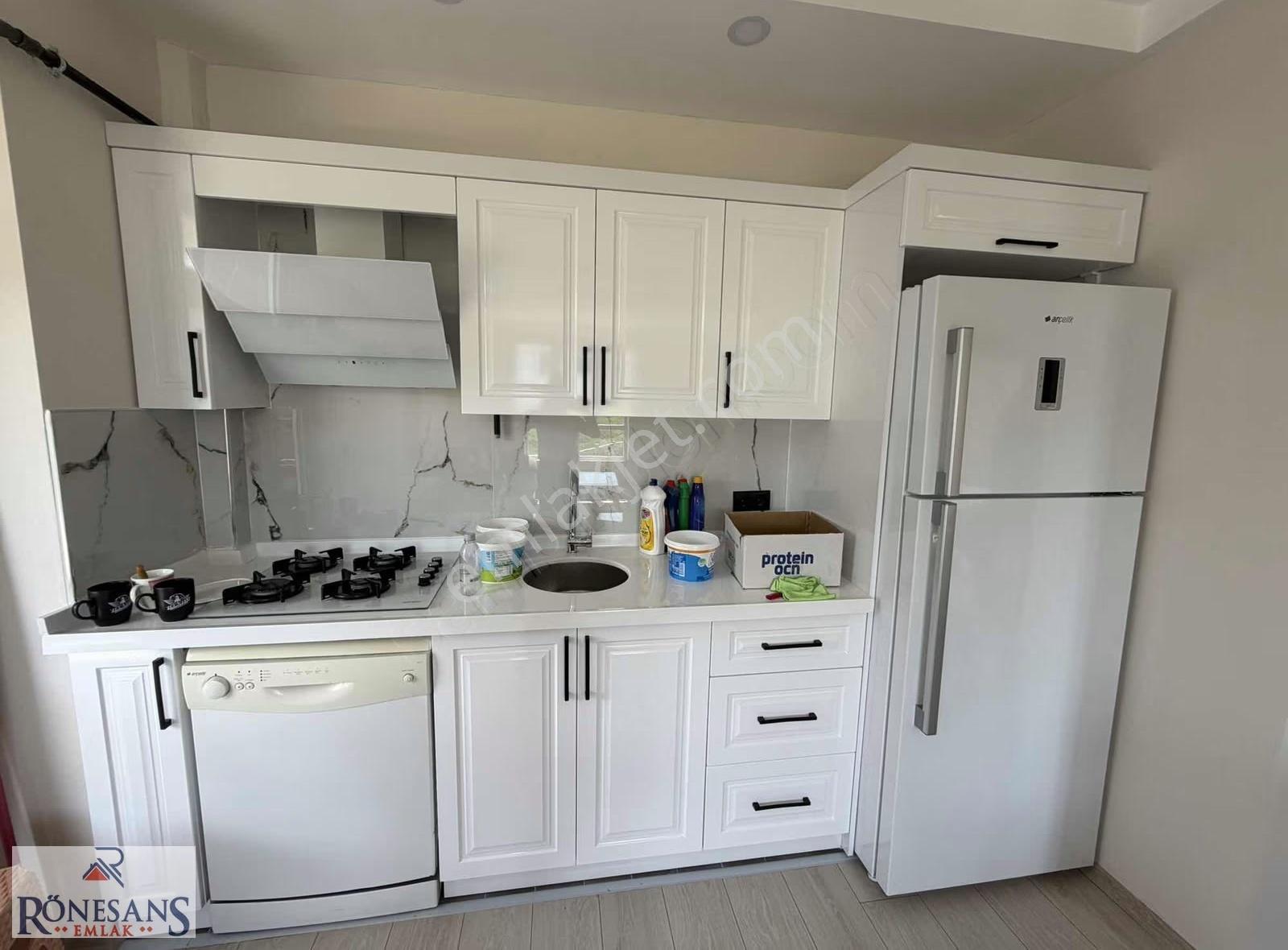Rönesans Emlak'tan Eşyalı Ulaşıma Yakın Kiralık 1+1