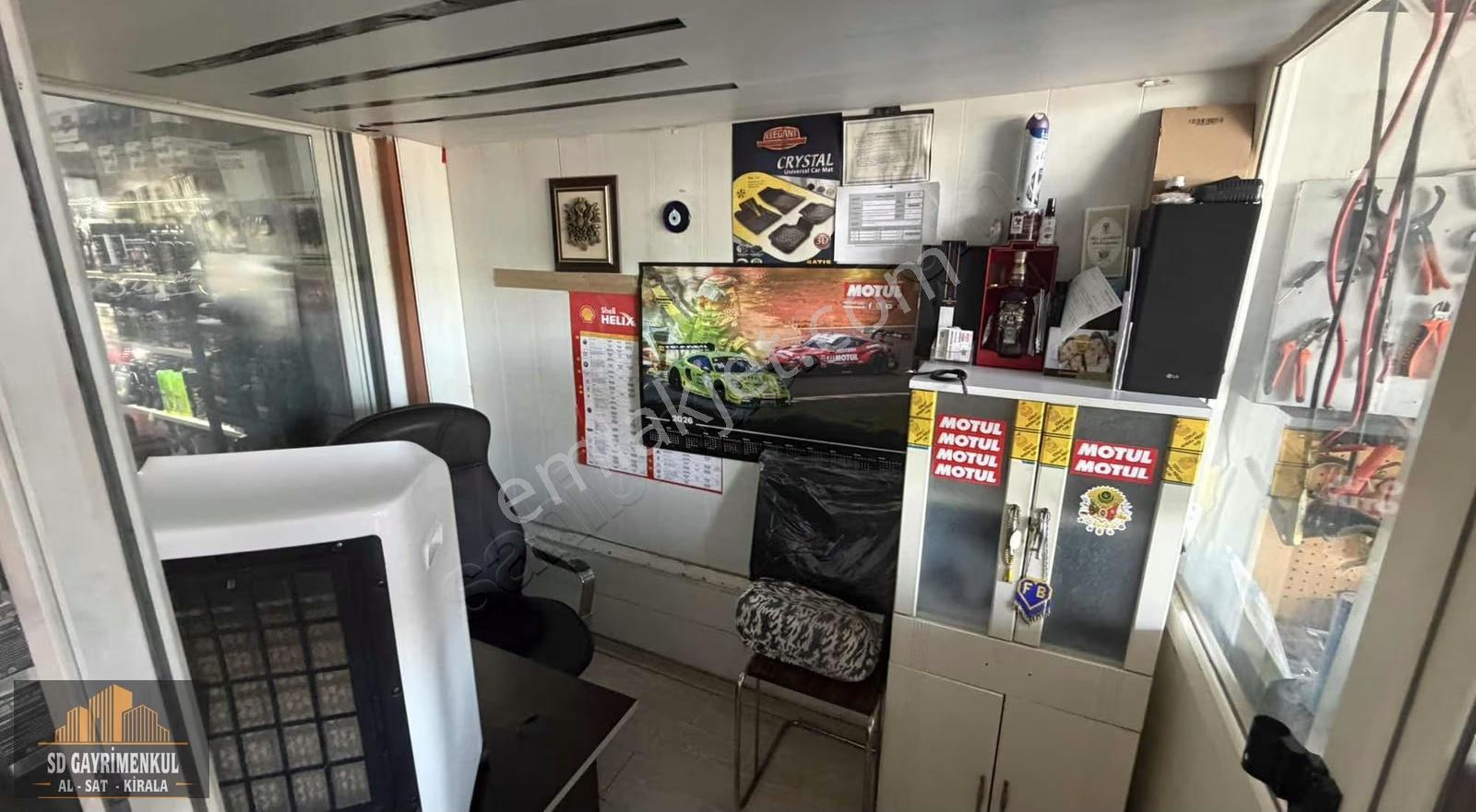 Ayvalık Sanayide Devren Kiralık Aksesuar Dükkanı - Görsel 11