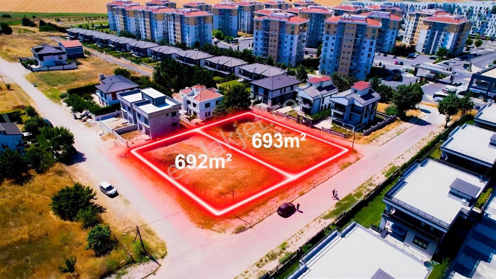 Silivri Mimarsinan Villalar Bölgesin'de 1388m2 İmarlı Arsa - Görsel 3