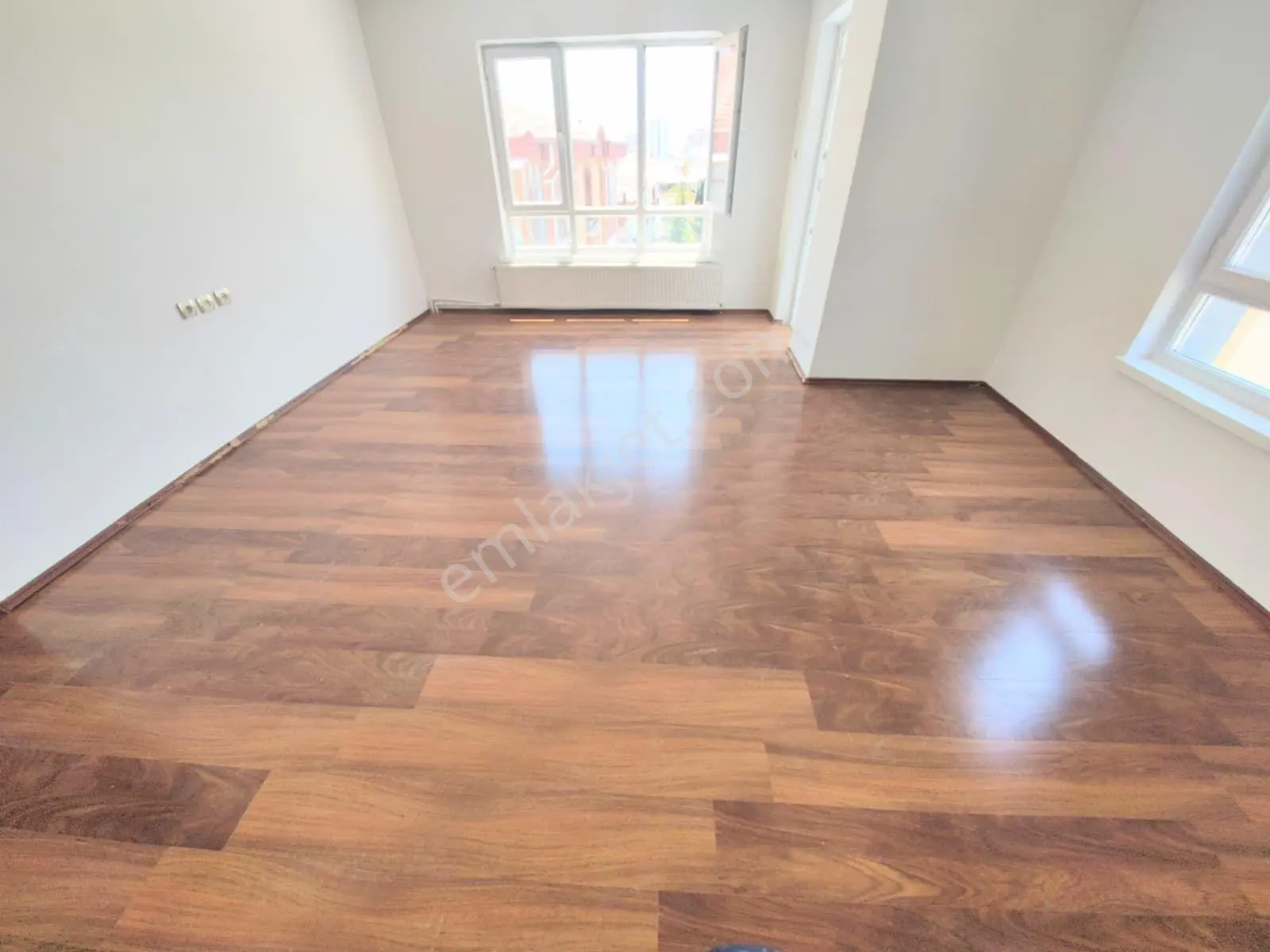 Özlem Caddesi Arakat 3+1 Ön Cephe Geniş Sahibinden Yüksek Kredi - Görsel 3
