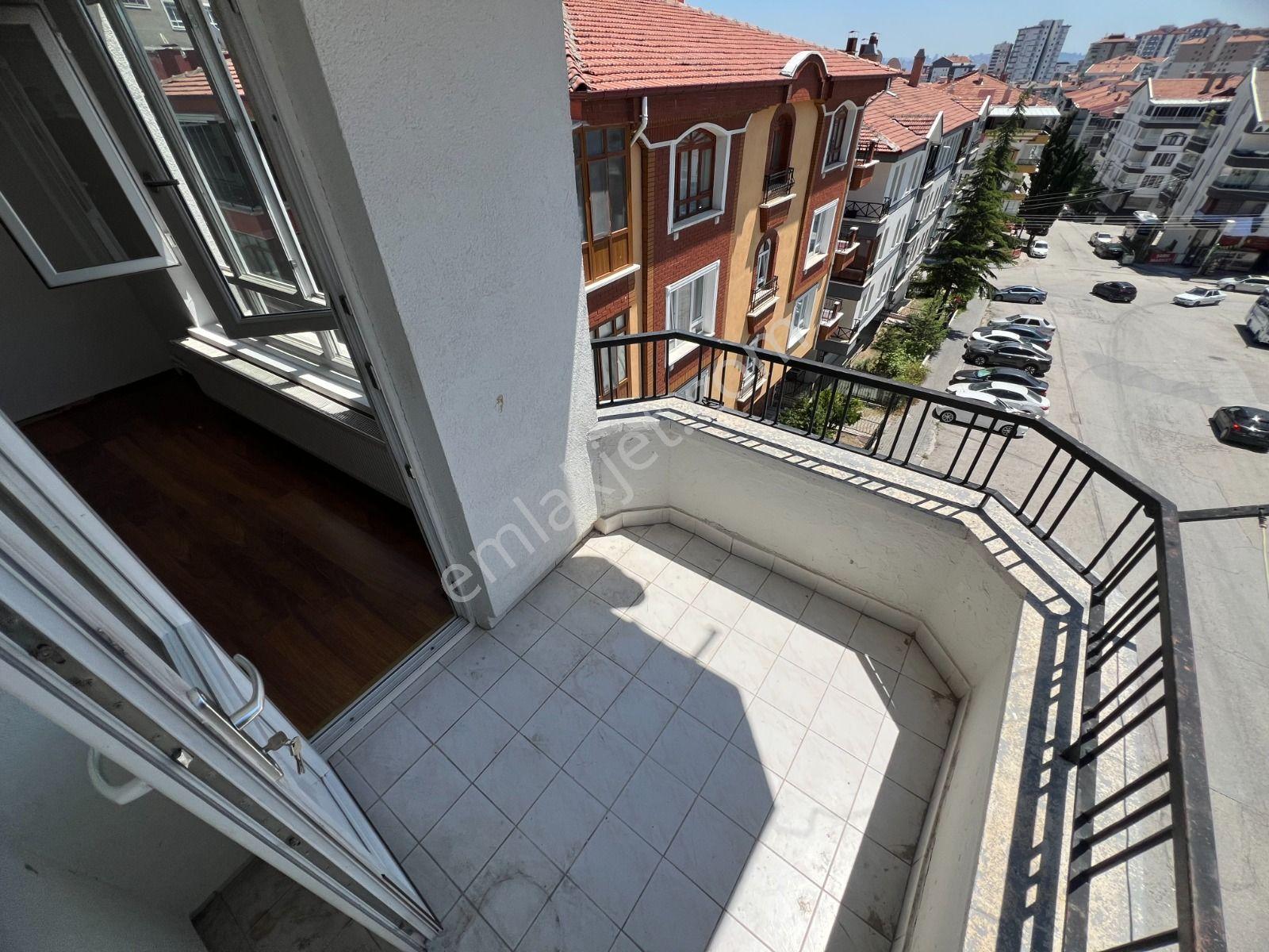 Özlem Caddesi Arakat 3+1 Ön Cephe Geniş Sahibinden Yüksek Kredi - Görsel 15