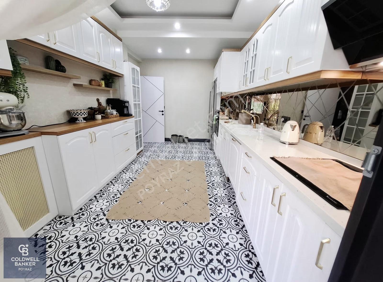 Menderes Coldwell Banker'dan Özel Havuzlu Geniş Bahçe 4+1 Villa - Görsel 3