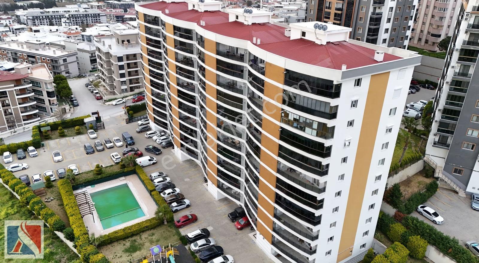 Menemen Ulukent 9 Eylülde Kiralık 3+1 Geniş Havuzlu Sıte Dairesi
