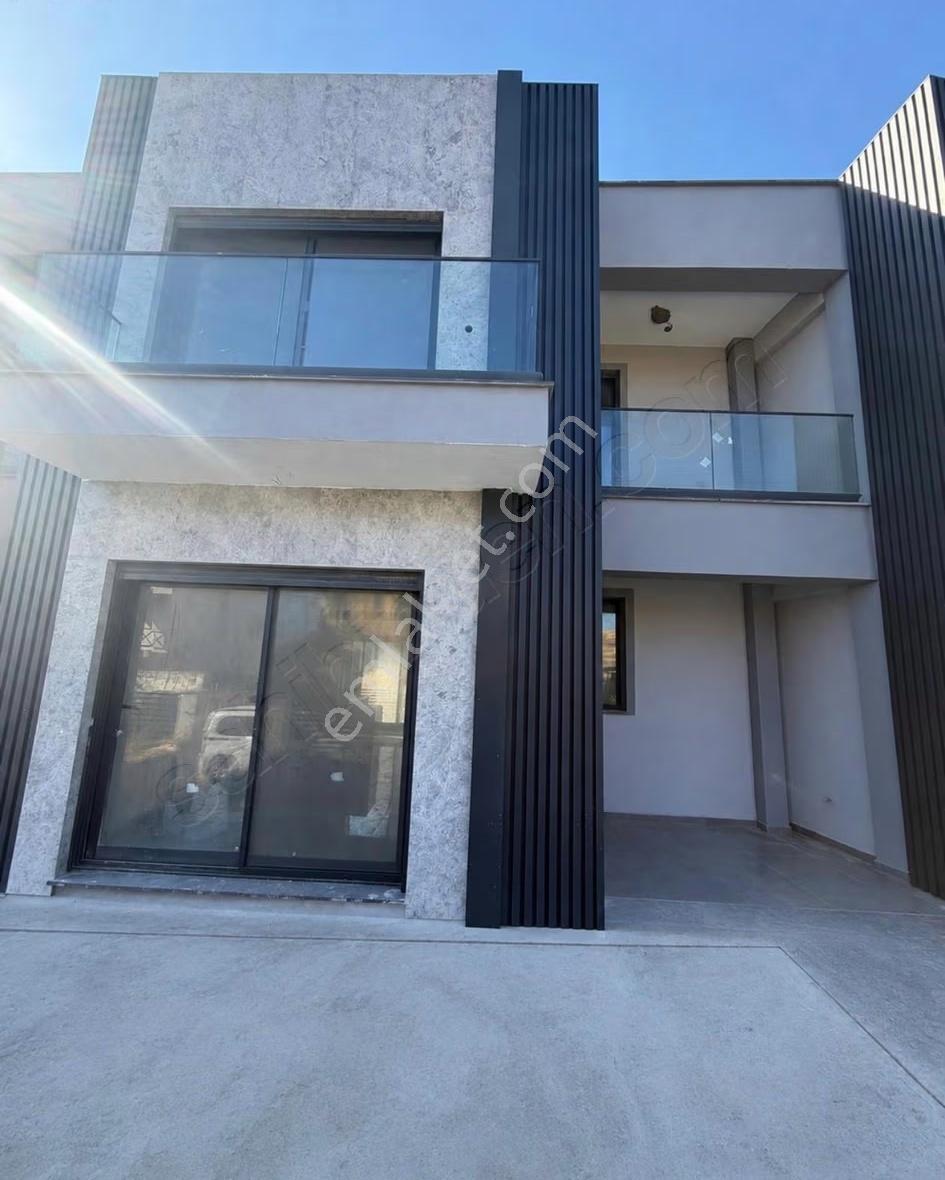 Canyurt Gayrimenkulden Satılık Denize İkinci Sıra Lüx Villa