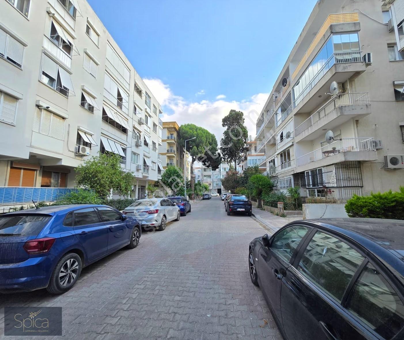 Karşıyaka Bostanlı Mahallesi 4+1 Kiralık Daire