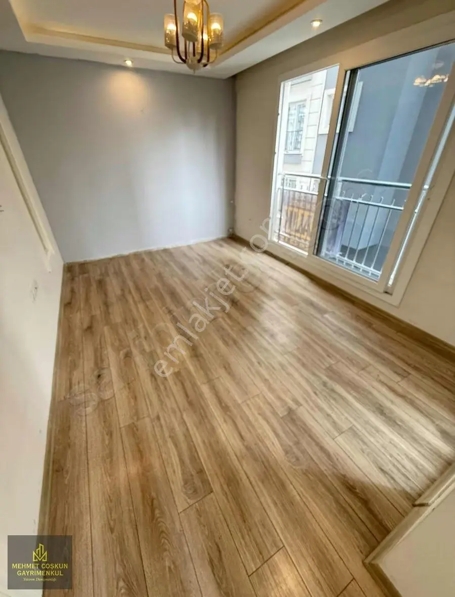 100.yılda Bulvar Üzerinde Az Katlı Teraslı Kiralık 2+1 Daire - Görsel 3