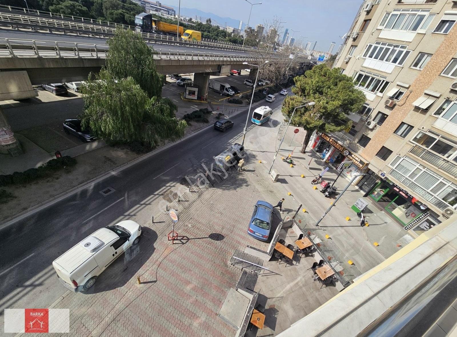 Bornova Metro 5 Saniye Yürüme, 2+1 Eşyalı Otoparklı Doğalgazlı - Görsel 8