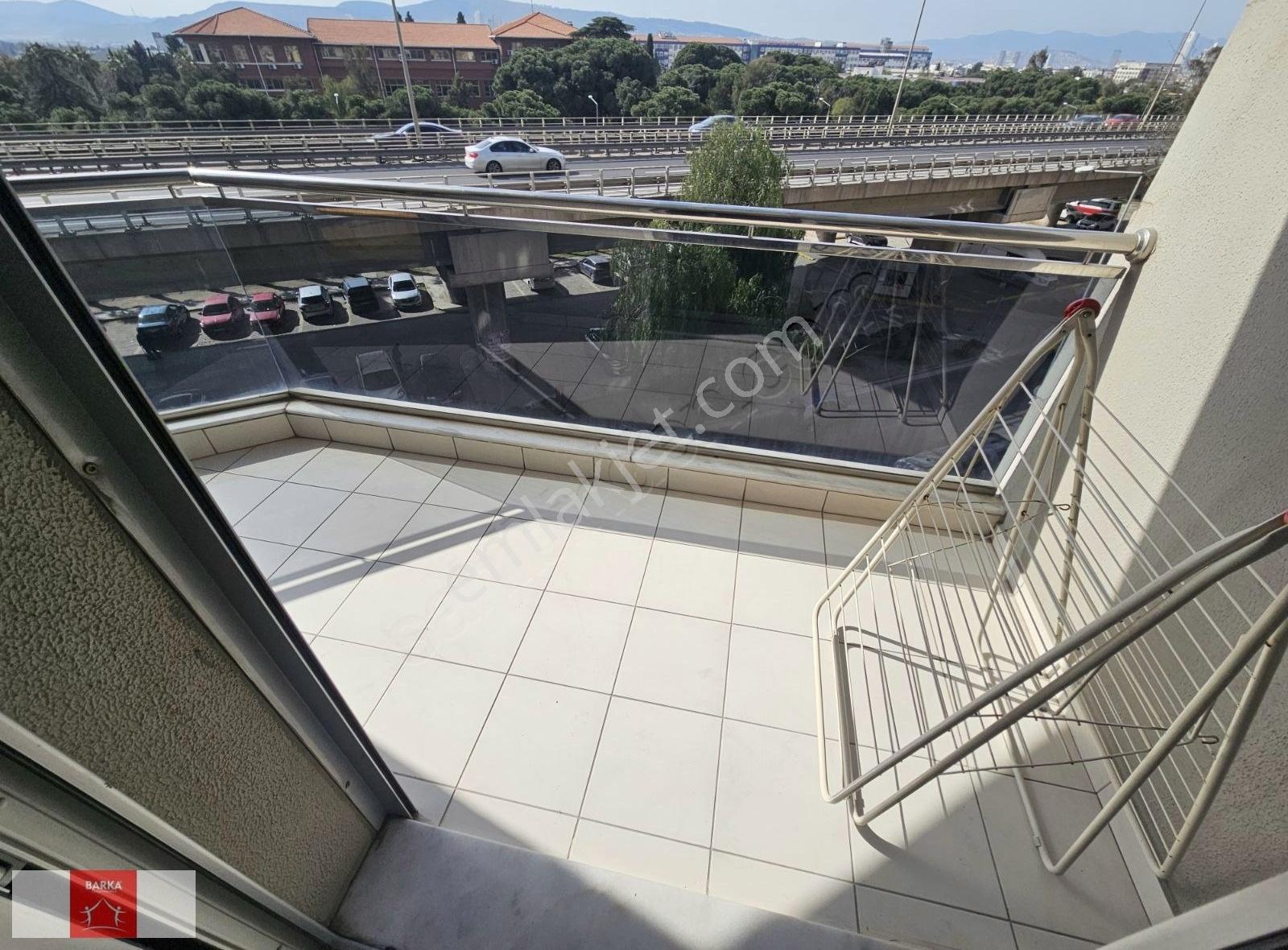 Bornova Metro 5 Saniye Yürüme, 2+1 Eşyalı Otoparklı Doğalgazlı - Görsel 3