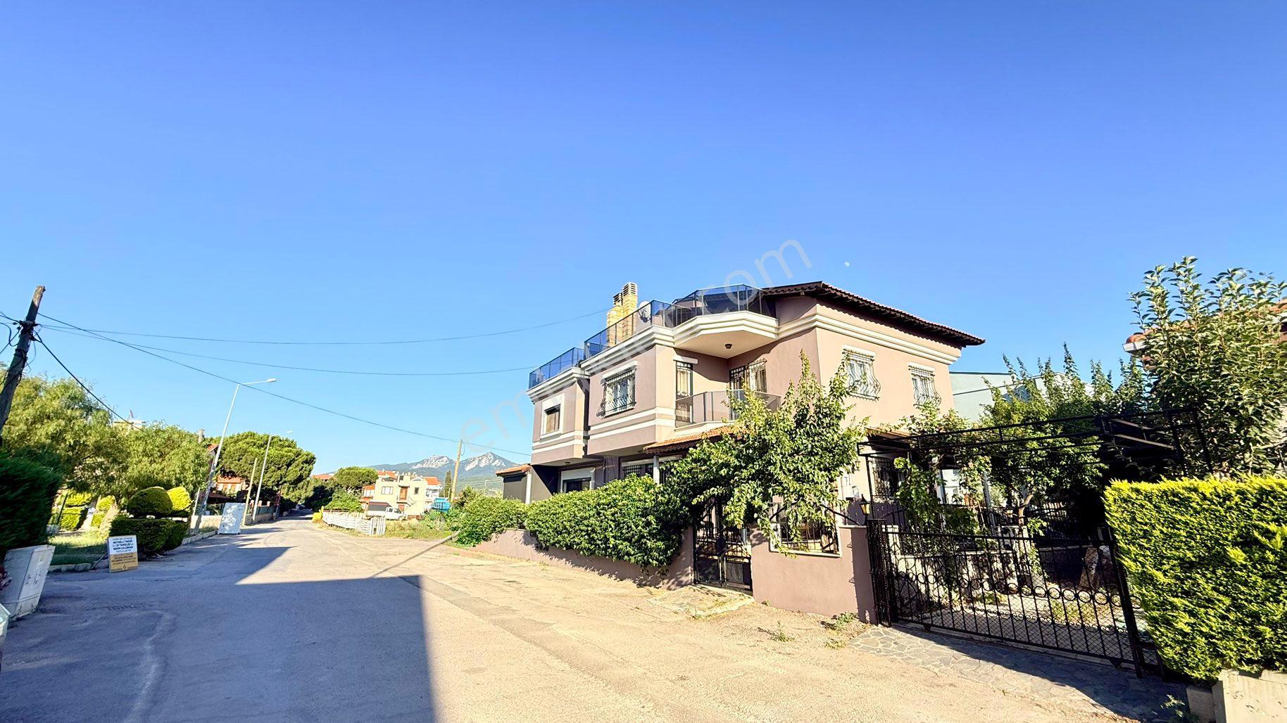 Güzelbahçe De Sahile 50 Mt Deniz Manzaralı 6+1 Kiralık Tripleks Villa - Görsel 2