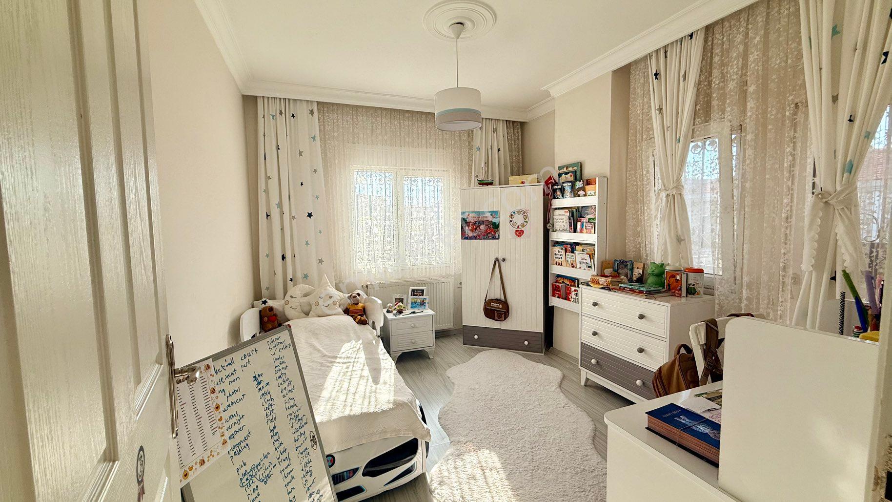 Güzelbahçe De Sahile 50 Mt Deniz Manzaralı 6+1 Kiralık Tripleks Villa - Görsel 14