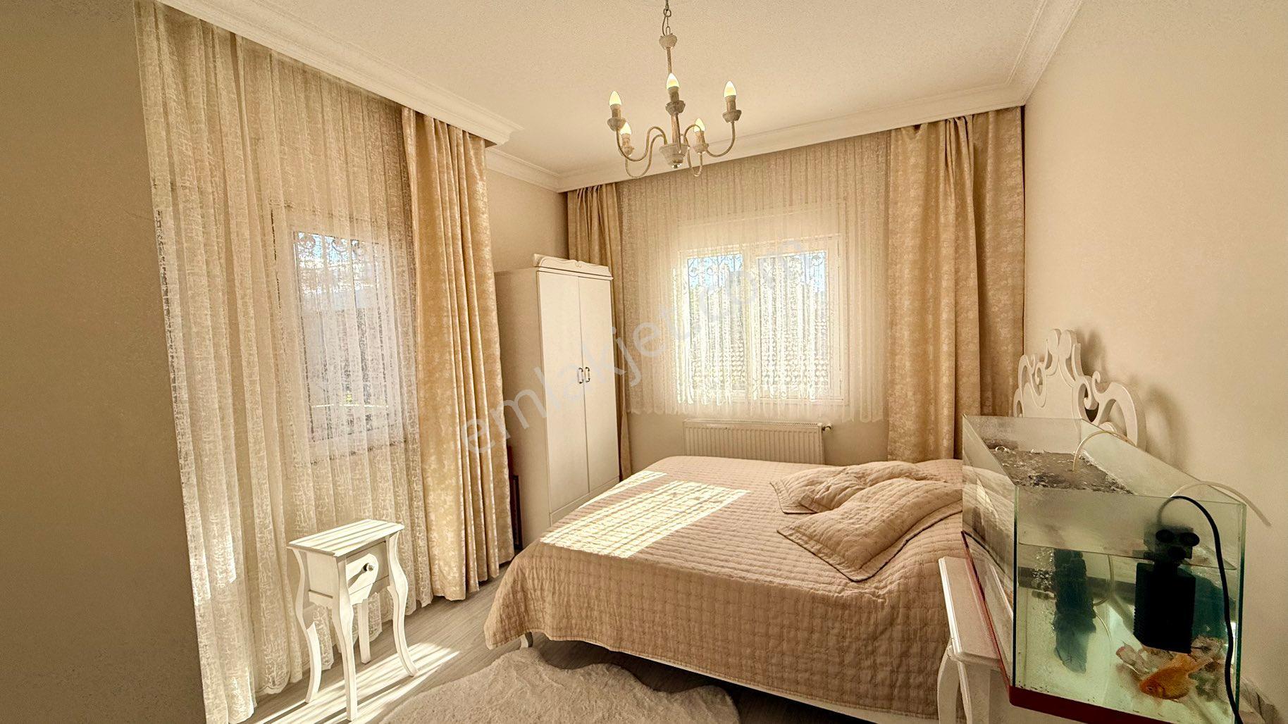 Güzelbahçe De Sahile 50 Mt Deniz Manzaralı 6+1 Kiralık Tripleks Villa - Görsel 13