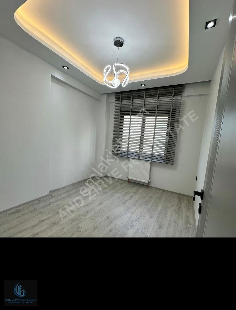 Mersin Tece'de Havuzlu Sitede Denize Yürüme Mesafesinde 1+1 - Görsel 6