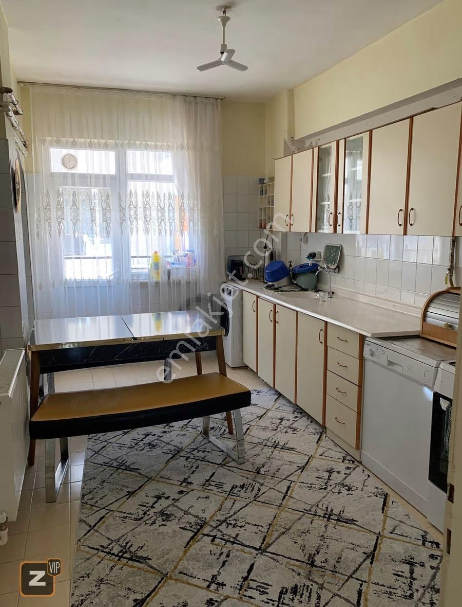 Yeni Mallalle'de Satılık 3+1 Kombi Isıtmalı Daire - Görsel 4