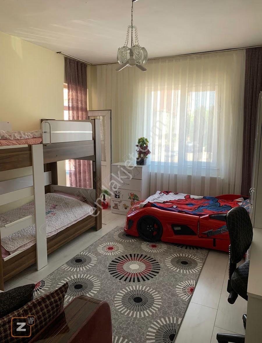 Yeni Mallalle'de Satılık 3+1 Kombi Isıtmalı Daire - Görsel 2