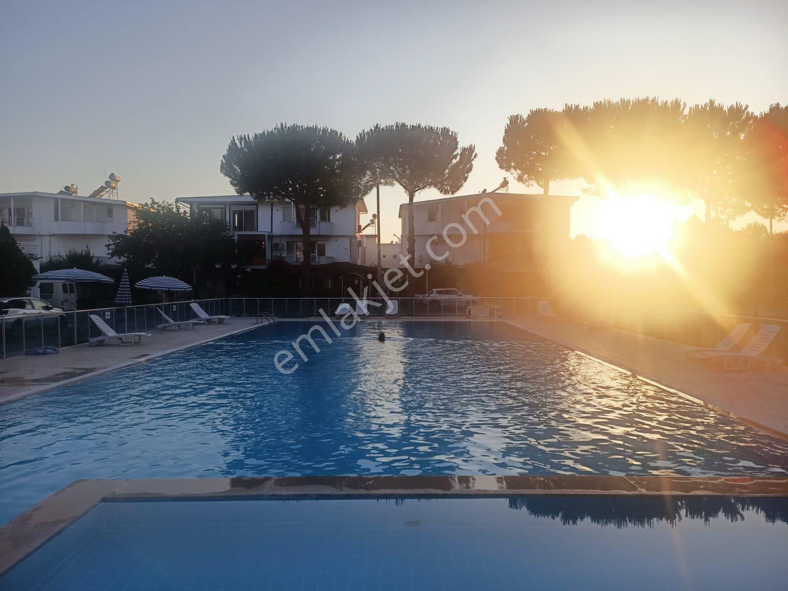 Altınkum'da Havuzlu Site İçerisinde, Denize Yürüme Mesafesinde Kiralık Villa - Görsel 35