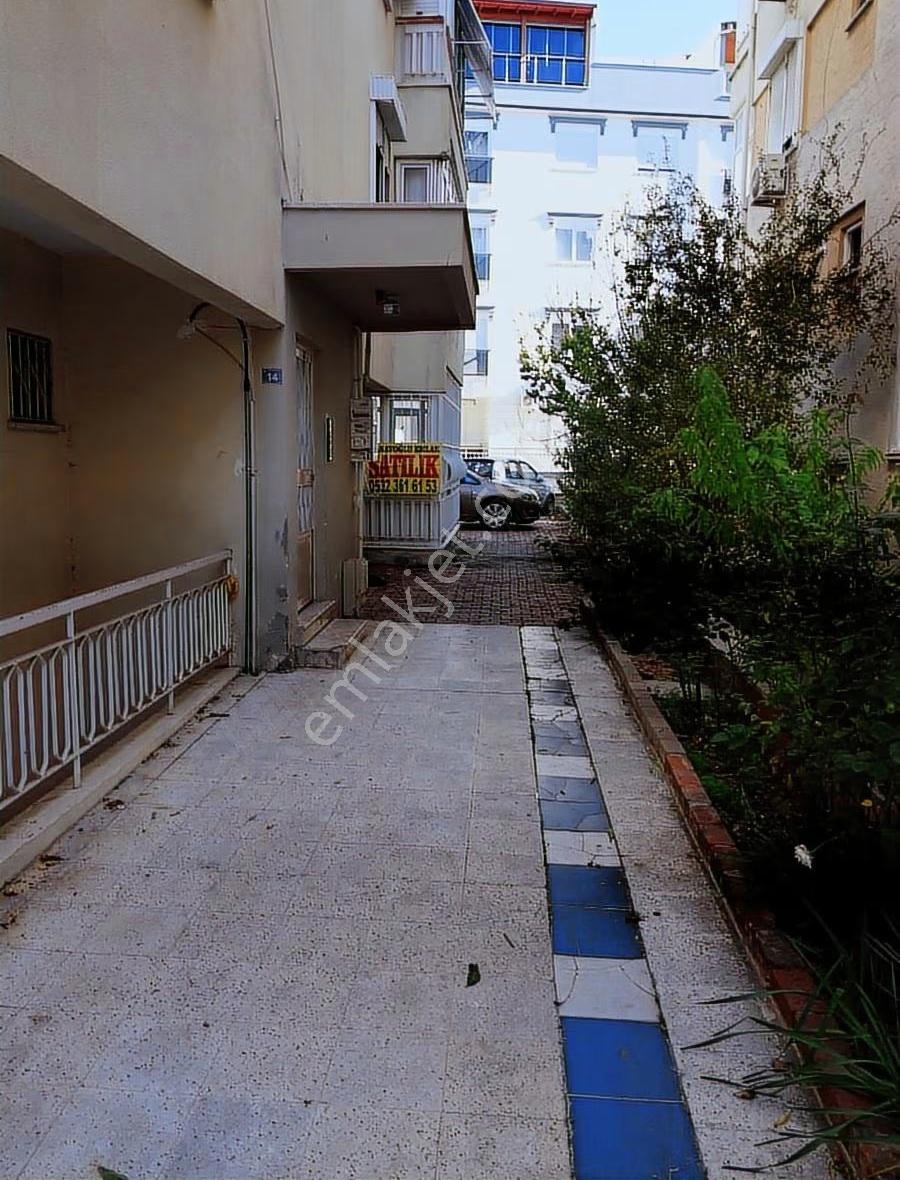 Meydan Kavağı Yakın 4 Katlının Giriş Dairesi 1+1 5om2