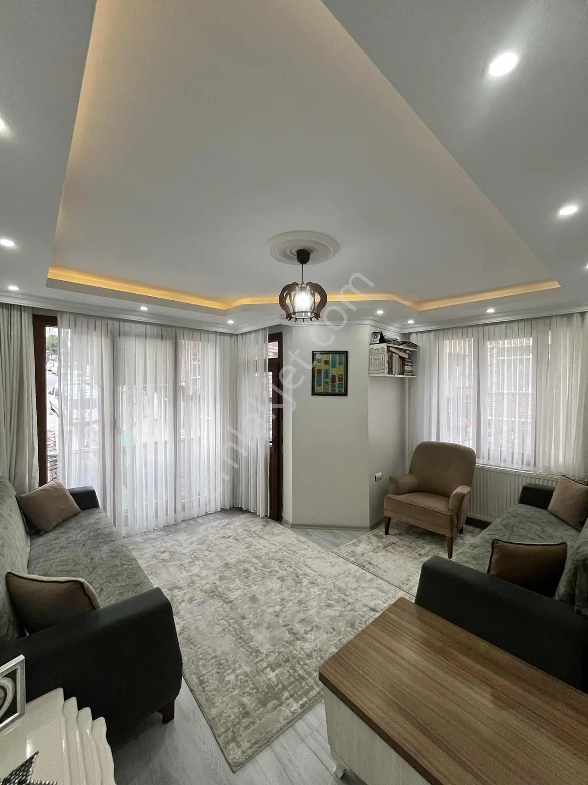 Kaymakamlık Karşısı Taşınmaya Hazır Köşe Başı Çift Balkonlu 2+1