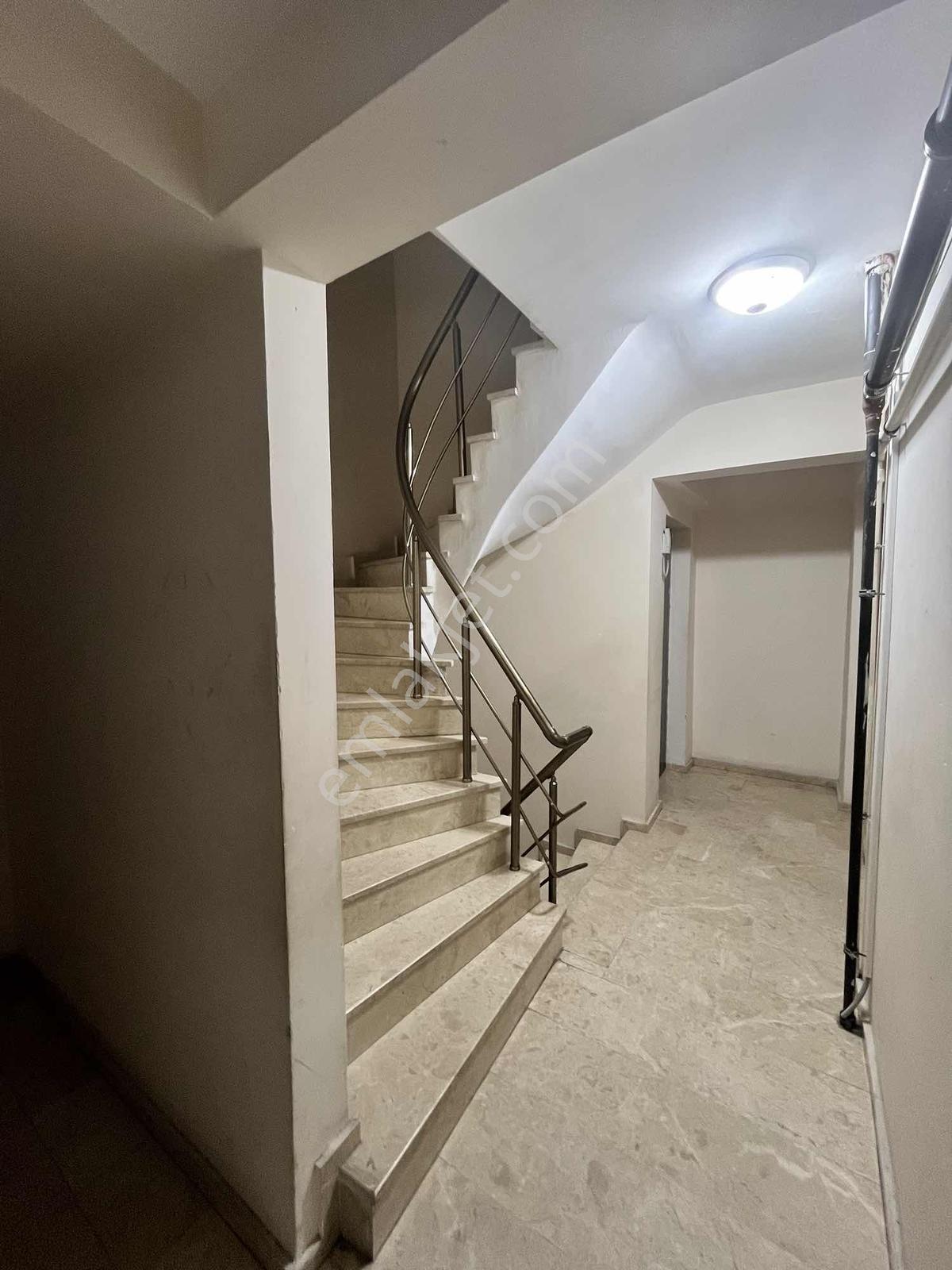 Kaymakamlık Karşısı Taşınmaya Hazır Köşe Başı Çift Balkonlu 2+1 - Görsel 10
