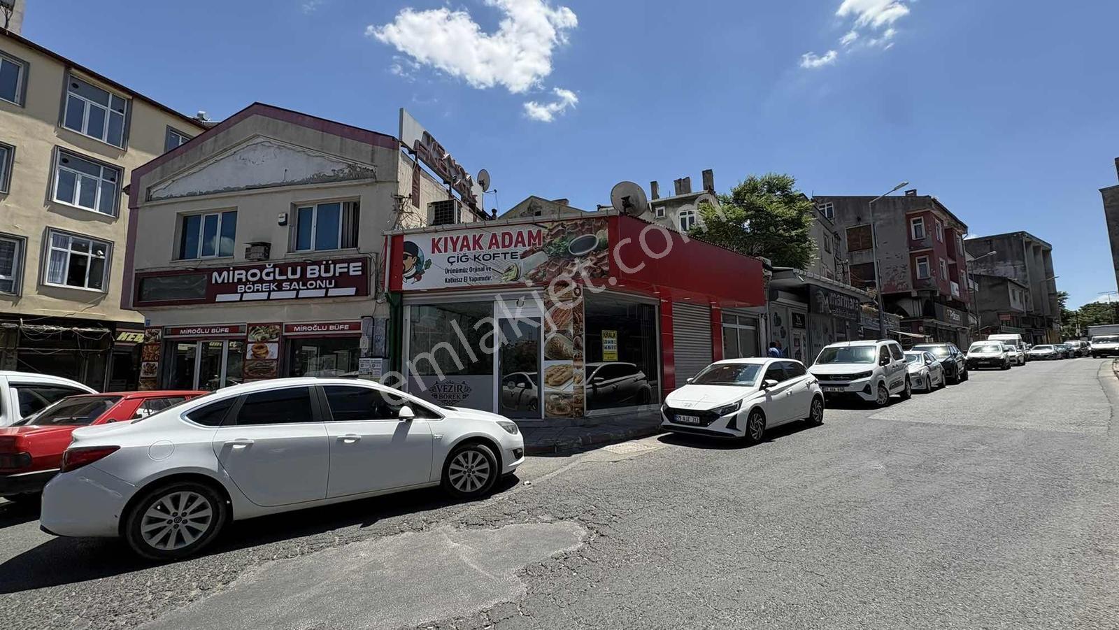 Borsa Meydanında Göbekte Köşe Dükkan - Görsel 6