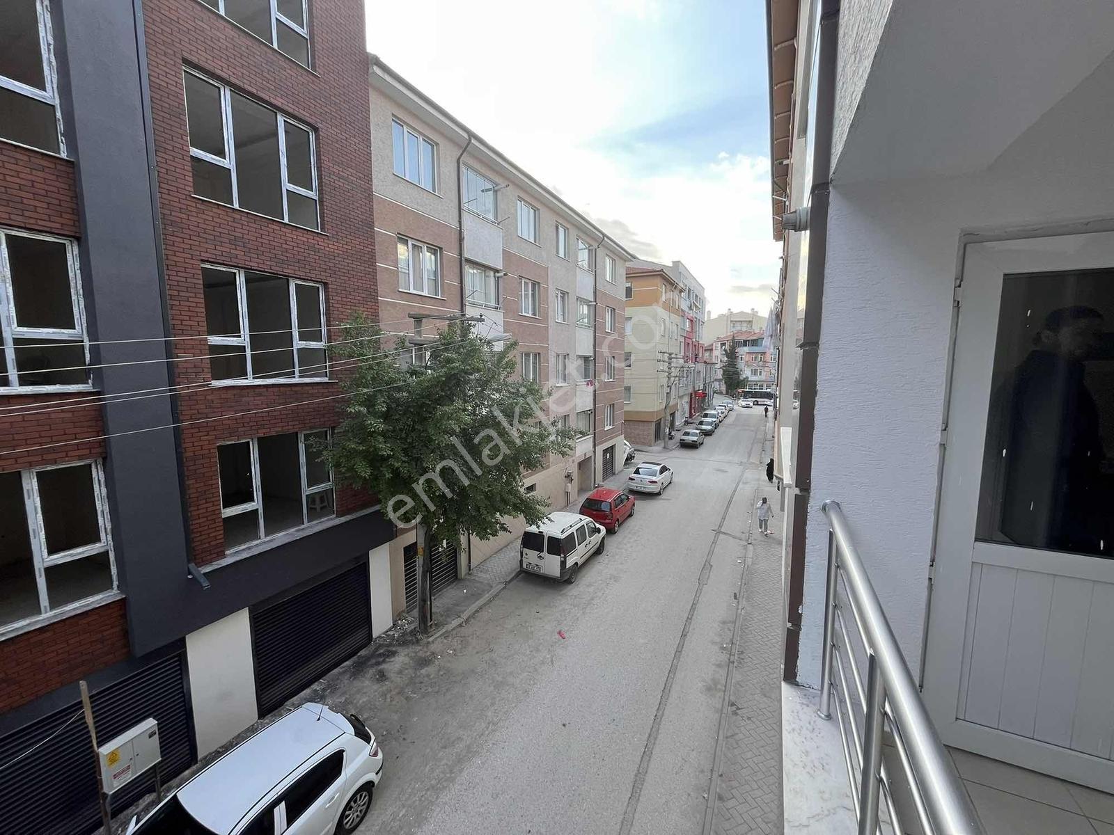 Eker'den Sevinç Caddesi Yakını Asansörlü Ara Kat 2+1 Kiralık - Görsel 10