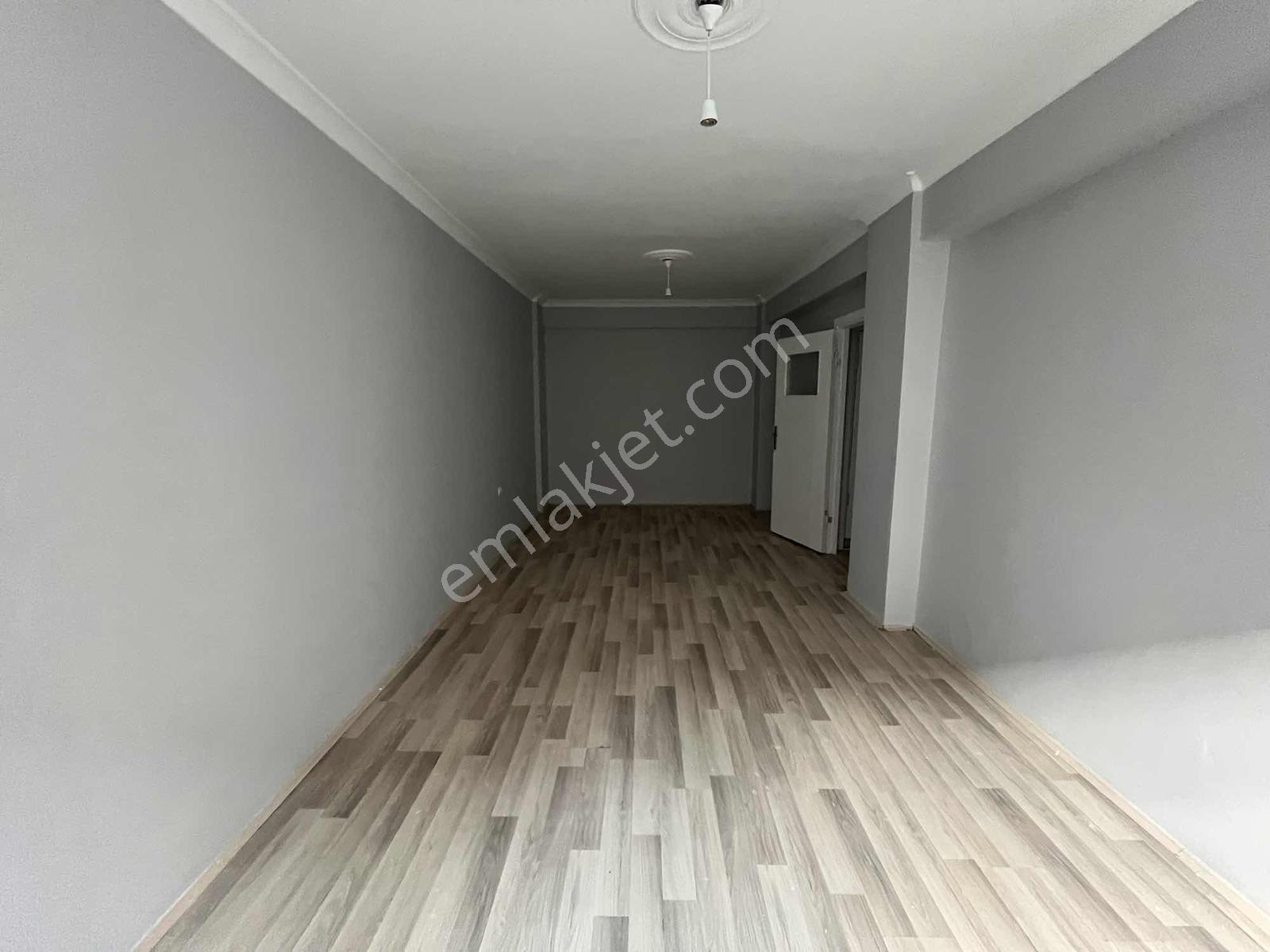 Eker'den Sevinç Caddesi Yakını Asansörlü Ara Kat 2+1 Kiralık - Görsel 3