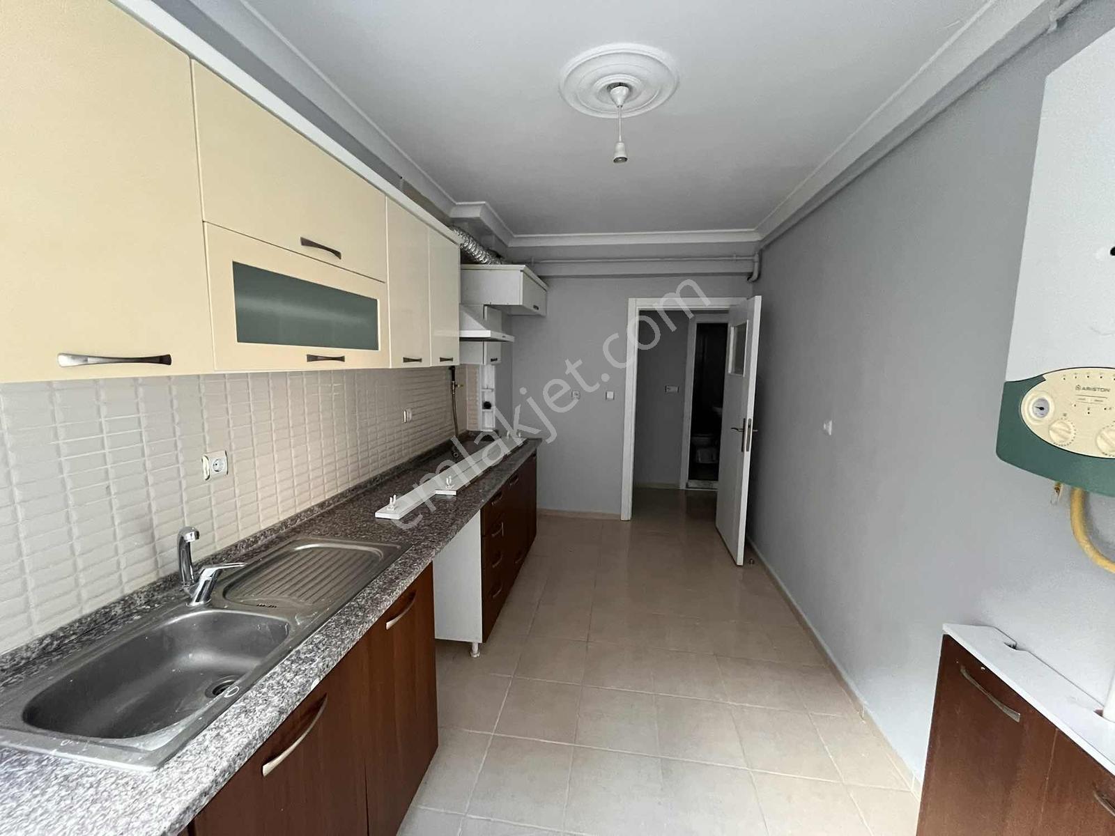 Eker'den Sevinç Caddesi Yakını Asansörlü Ara Kat 2+1 Kiralık - Görsel 20